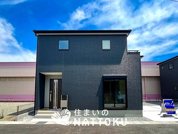 【現地写真(外観)【1号地】】雨で汚れを落とし、耐久性・耐候性に優れた外壁を使用しています。