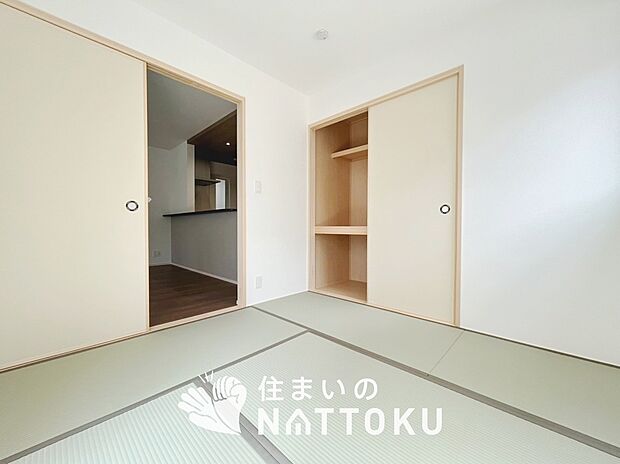 【現地写真(和室)】大壁仕様の新和室。くつろぎの空間です。