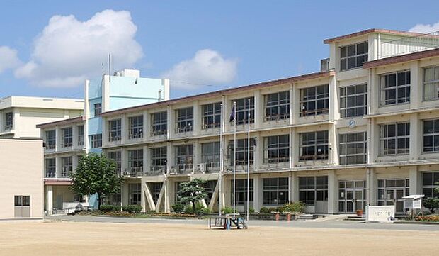 明石市立山手小学校(約280m)