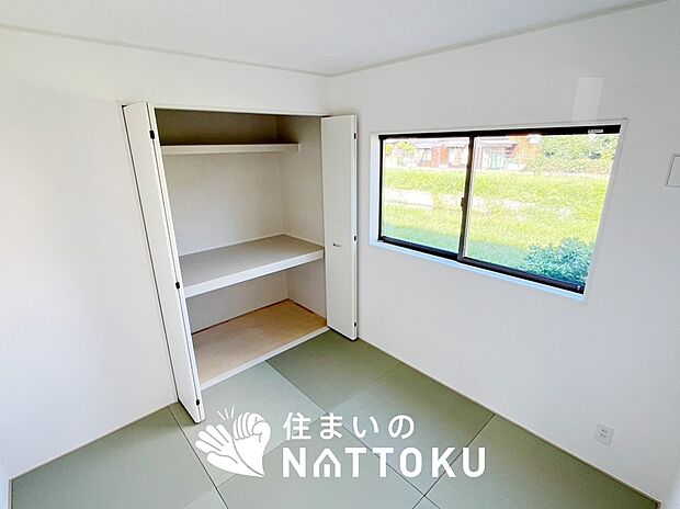 【現地写真（和室）】大壁仕様の新和室。くつろぎの空間です。