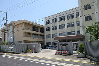 姫路市立安室中学校 810ｍ(徒歩11分)