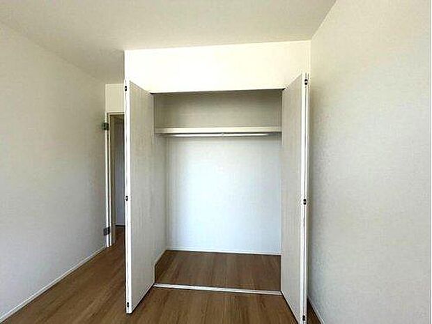 【収納】全居室収納付き!たっぷり収納できます♪大切なお洋服もスッキリ収納できます