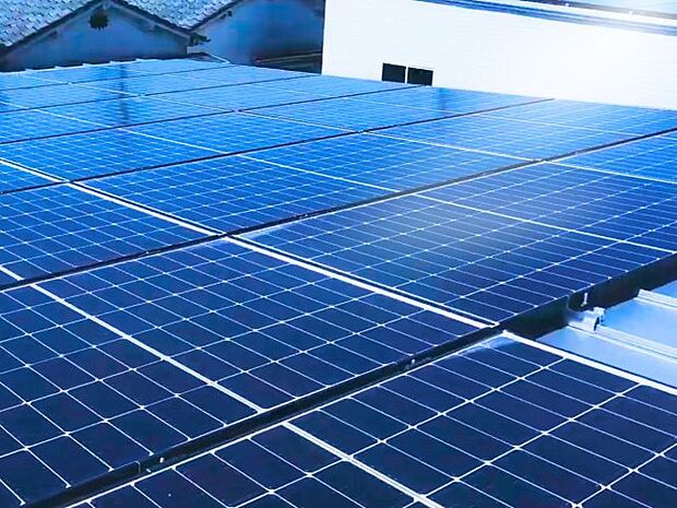 【太陽光発電システム】この屋根が、毎日発電してくれる。電気を「つくる」家は、家計にも防災にも強い味方。今こそ始めたい、太陽光のある暮らし。※画像はイメージです。