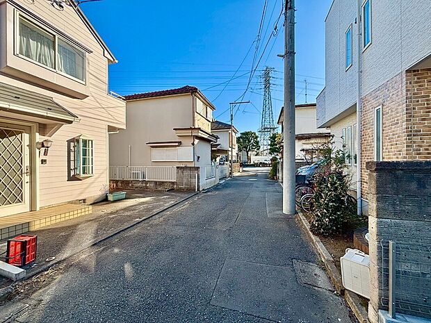 前面道路含む外観