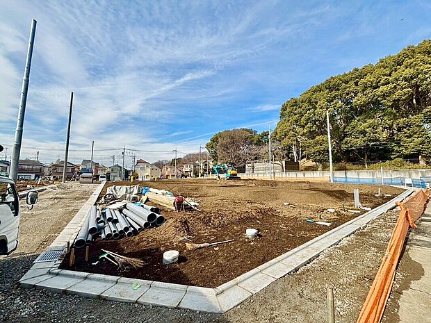 前面道路含む外観