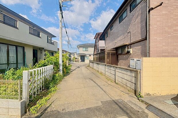 前面道路含む外観