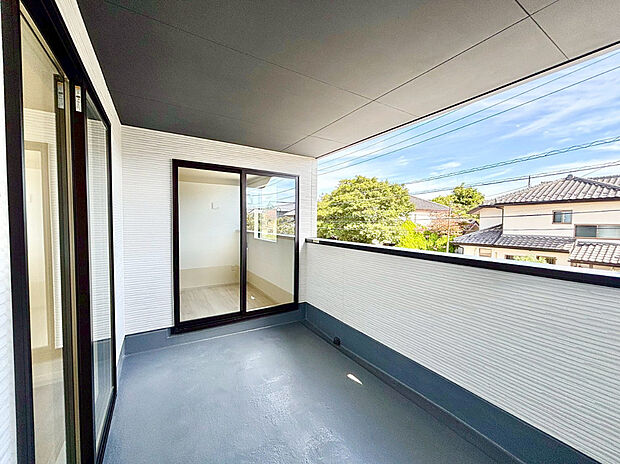 【バルコニー】急な雨でも安心のインナーバルコニー