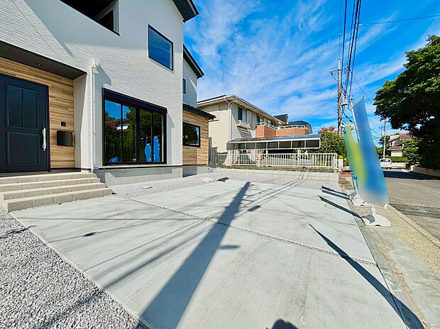 【カースペース】並列駐車も可能なゆとりあるカースペース