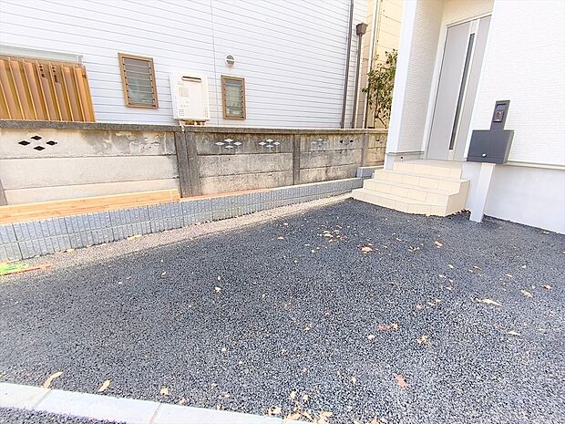 【カースペース】車の出し入れが簡単に行える、使いやすいカースペースです。