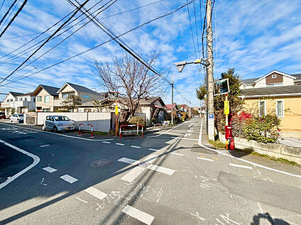 前面道路含む外観