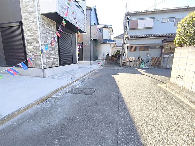 【前面道路】前面道路は4.5m。ゆとりもあり車庫入れもスムーズにできますね。