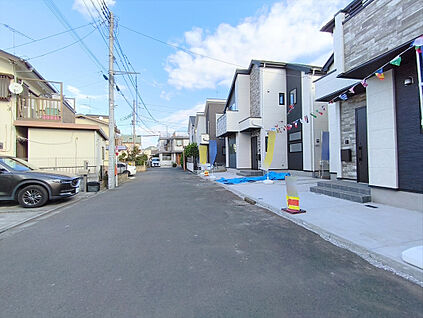 前面道路含む外観