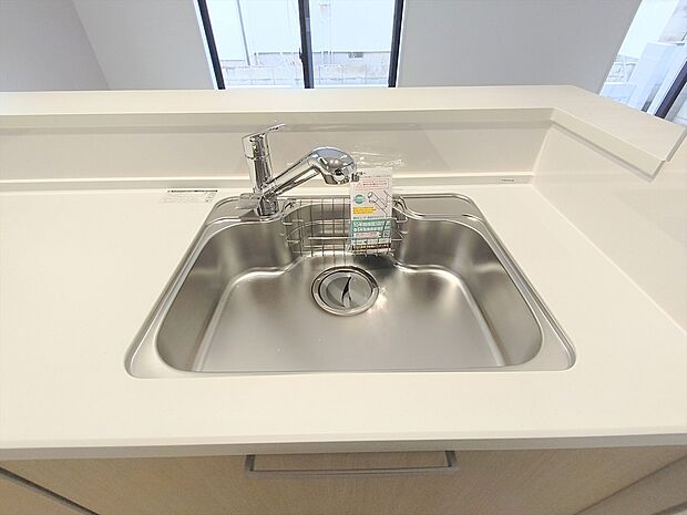 【浄水器】浄水器付きでいつでもおいしい水をいつでも手軽に使えます。飲み水やお料理にも安心ですね!