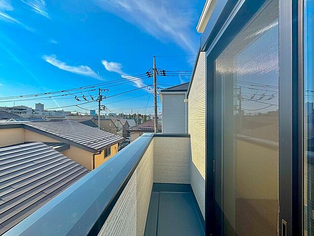 【眺望】前面道路は6Mあり圧迫感のない開放的な眺望。