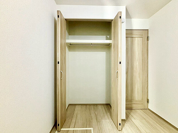 【【クロゼット】】居室に収納を完備しておりますので、居室の全空間を有効活用出来ます。自分好みのお部屋で、ゆったりお寛ぎ頂けます。