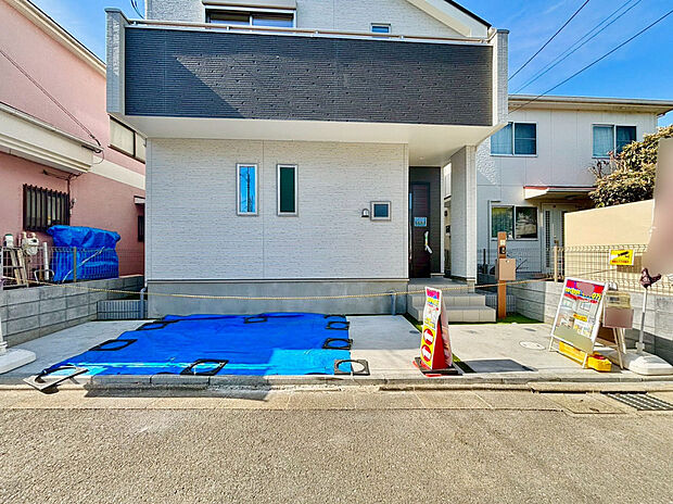 【駐車場】駐車スペースは1台分。停めやすい広さです。