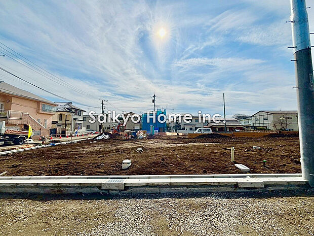 【現地外観】低層地区の静かな街並み。新しい住宅街の完成です。