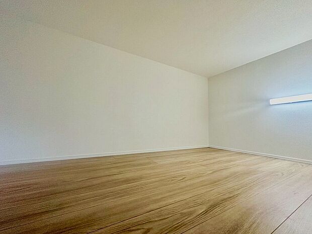 【【ロフト】】様々な用途にお使いいただけるロフト。季節物の収納や備蓄物の保管場所、ちょっとした趣味の部屋等にもお使いいただけますね