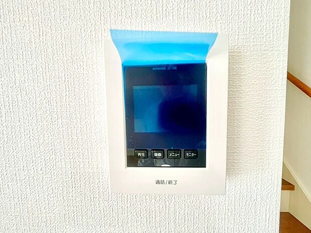 【【モニター付きインターホン】】玄関を確認しなくても誰が来たのかすぐわかります。訪問者を確認してから会話することができますので安心して対応できます♪