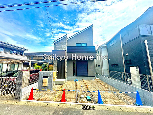 【A号棟外観】永くお住いになっても飽きの来ないシンプルなデザイン。快適な生活環境を重視した、細部までこだわりのある間取り・仕様です。