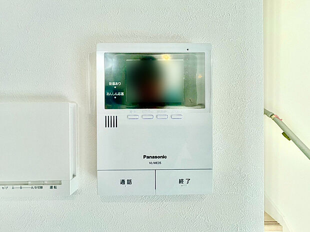 【【モニター付きインターホン】】玄関を確認しなくても誰が来たのかすぐわかります。訪問者を確認してから会話することができますので安心して対応できます♪
