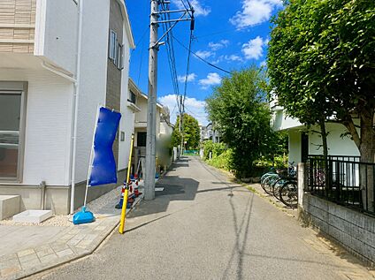 前面道路含む外観