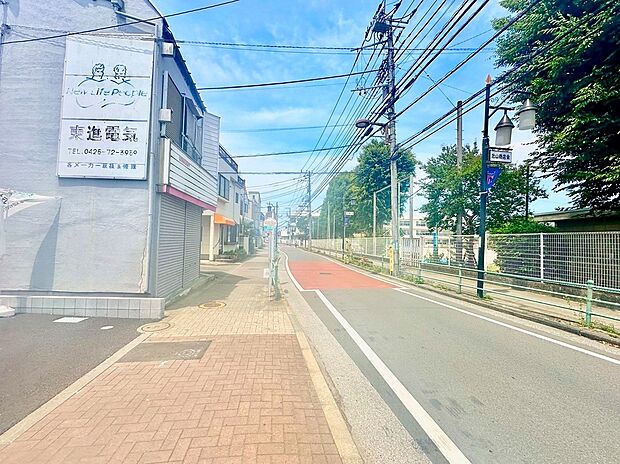 【前面道路含む現地写真】周辺は豊かな自然環境や子育てファミリーに便利な施設が魅力的!