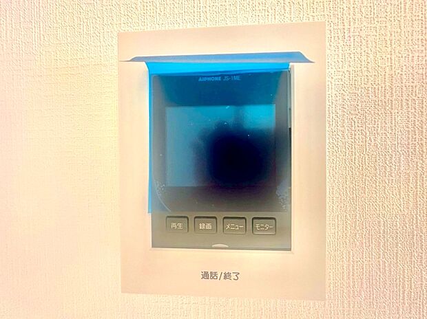 【【モニター付きインターホン】】玄関を確認しなくても誰が来たのかすぐわかります。訪問者を確認してから会話することができますので安心して対応できます♪