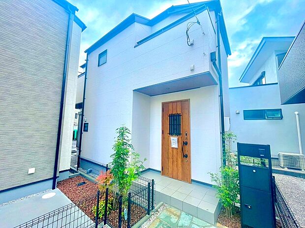 【外観】建物の基礎・構造といった目には見えにくい部分もしっかりこだわったお家です。安心して永くお住まいいただけます。
