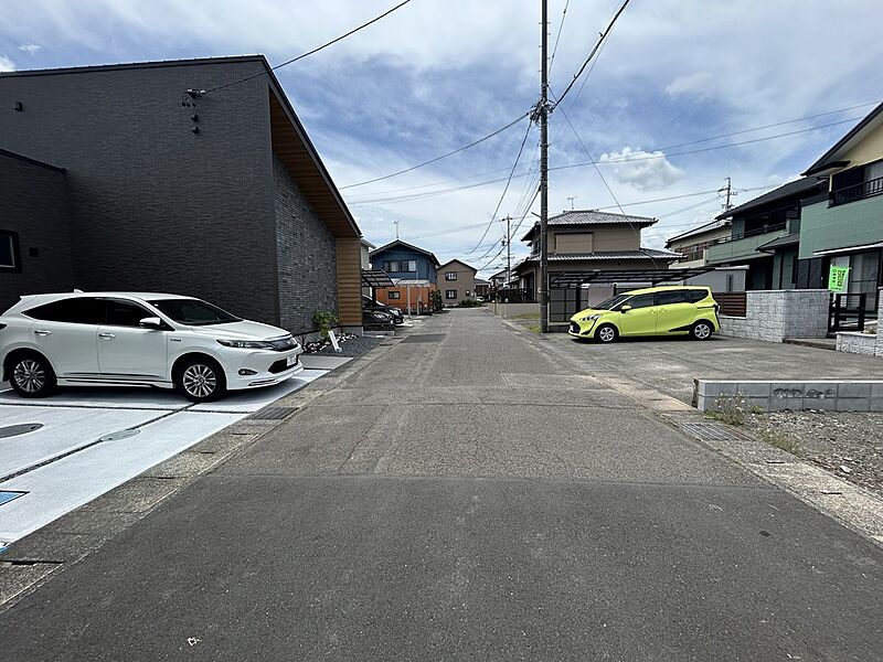 ゆったり駐車できる前面道路