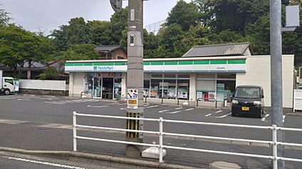 ファミリーマート 八幡本城東店 徒歩509m