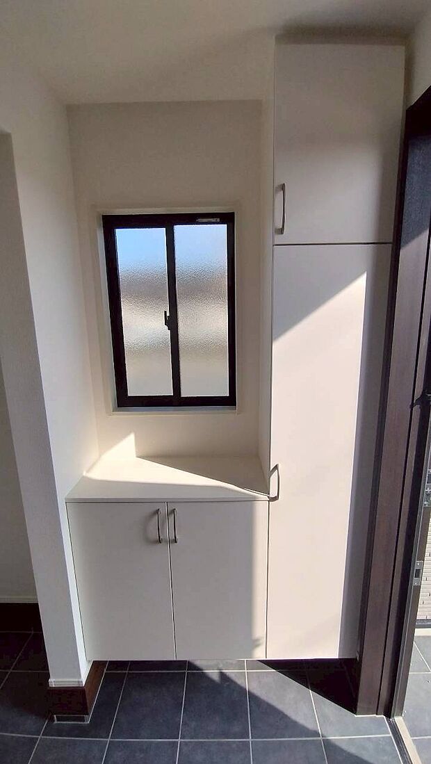 【玄関収納】※同仕様物件の設備・仕様の写真です。