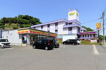 デイリーヤマザキ 遠賀水巻店 徒歩743m