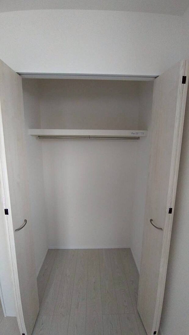 【クローゼット】同仕様物件の設備・仕様の写真です。実際とは異なる場合があります。