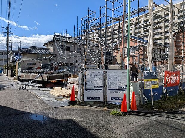 建て方工事中の現地(2025年11月撮影)