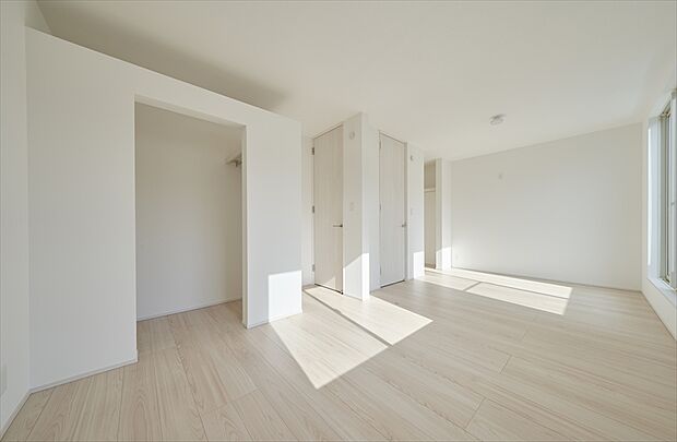 【2ドア1ルーム(施工例)】間仕切りをすることで2室に変更可能な2ドア1ルーム。家族構成によってフレキシブルにお使いいただけます。