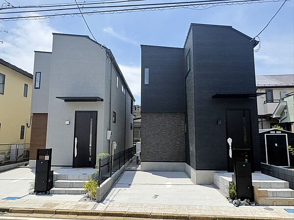 ■閑静な住宅街に佇む高級感のある外観。