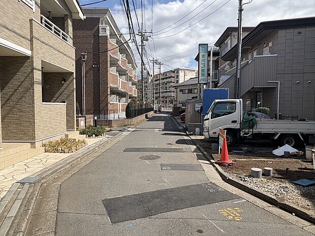 【前面道路含む現地写真】■北側幅員約4.0m公道に接面