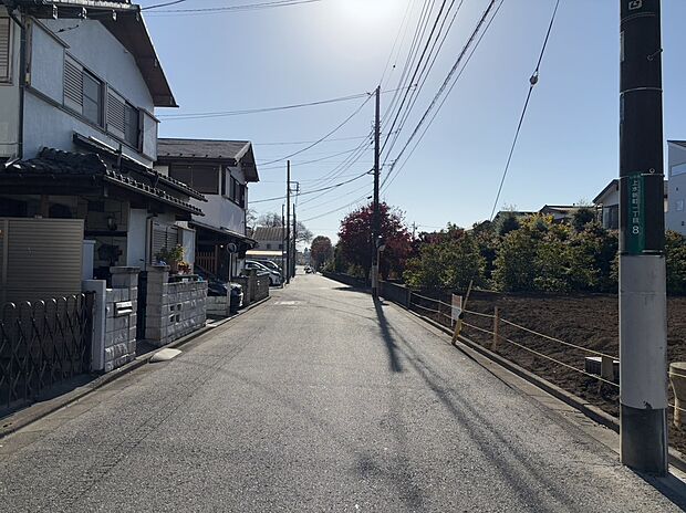 【前面道路含む現地写真】現地（2025年11月）撮影
■南東側幅員約6.0ｍ公道に接面