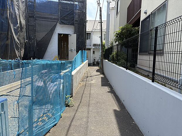 【前面道路含む現地写真】■北側 幅員約5.9ｍ公道・私道に接道