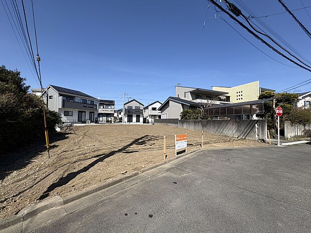 【前面道路含む現地写真】■南側幅員約4.0m公道に接面