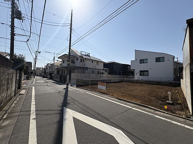 【前面道路含む現地写真】■南東側 幅員約5.4m公道に接道