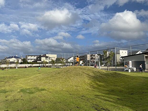 泉小わくわく公園（約550m）