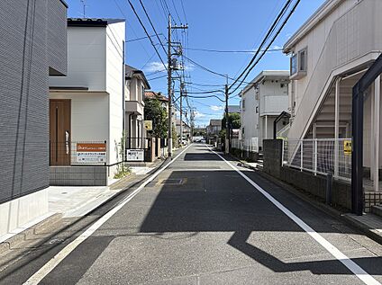 前面道路含む現地外観写真