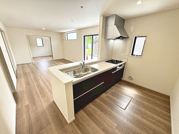 浄水器付きのシステムキッチン・浴室乾燥機・シャンプードレッサーなど暮らしやすい設備が充実してますよ!