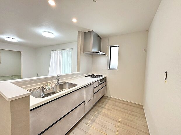 食器洗浄機・浄水器付きのシステムキッチンやペアガラス、浴室乾燥機など暮らしやすい設備が充実してますよ!