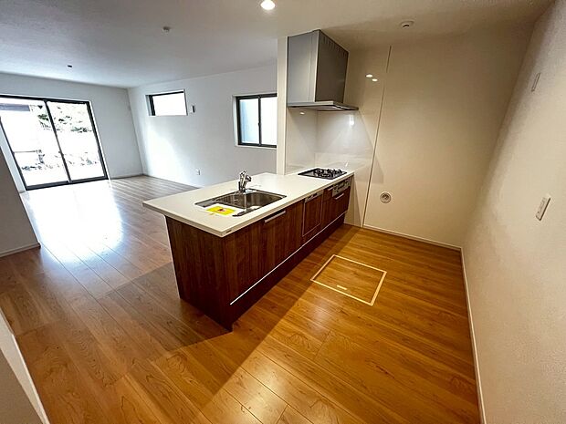 浄水器付きのシステムキッチンやペアガラス、浴室乾燥機など暮らしやすい設備が充実してますよ!