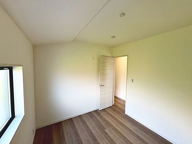 【洋室(約5.2帖)】3LDK+タタミコーナー~3SLDKの暮らしやすい間取り!子供部屋や趣味のお部屋も作れますね!