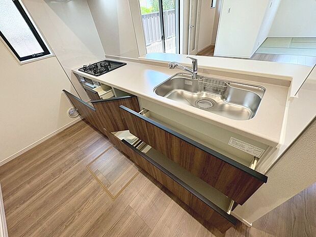 【浄水器付システムキッチン(3口コンロ)】3口コンロでお料理のレパートリーも増えますね♪