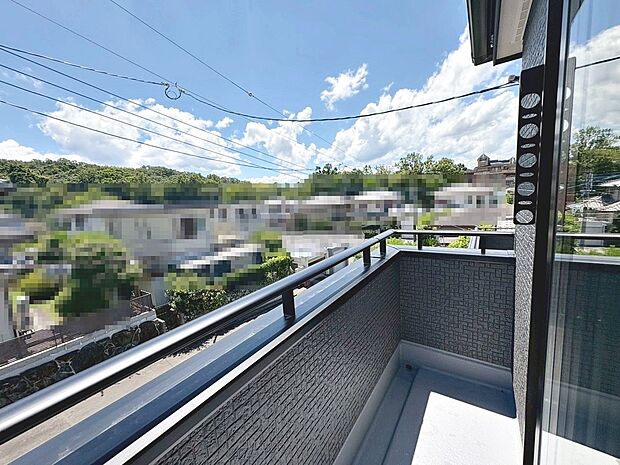 【東面バルコニー】日当り良好で洗濯物が良く乾きそうですね♪